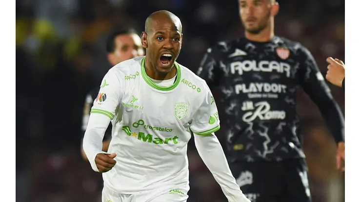 Diego Rolán fue figura con dos goles y salió lesionado al minuto 75.