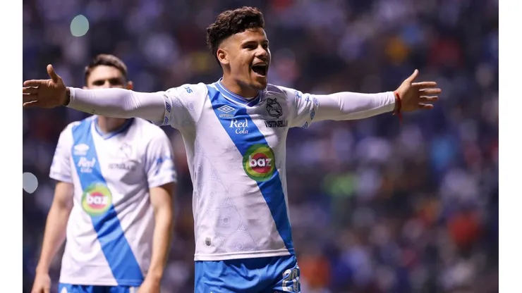 Golazo de Aruajo para que Puebla se lo iguale a América.