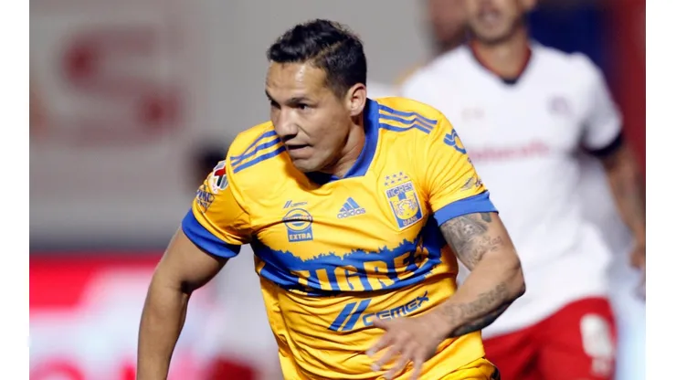 Jesús Dueñas se queda en Tigres UANL.
