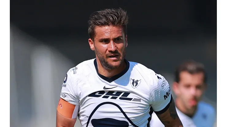 Andrés Iniestra seguirá en la Liga MX.