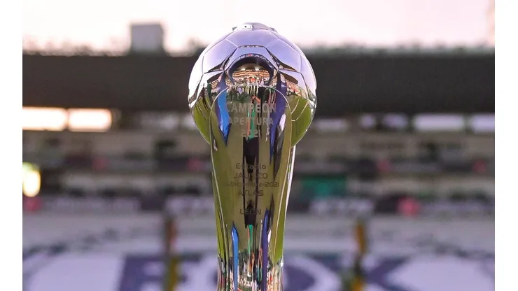 El trofeo de la Liga MX esperará por un nuevo campeón.