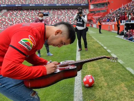 Leo Fernández canta ‘Motivos’ para celebrar su llegada a Toluca