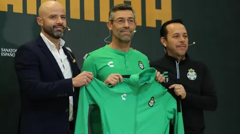 Presentación de Pedro Caixinha en su regreso a Santos.