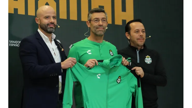 Presentación de Pedro Caixinha en su regreso a Santos.
