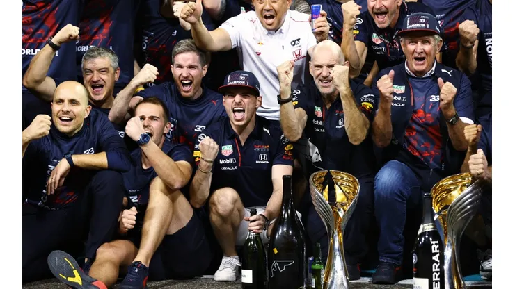 La celebración de Max Verstappen y Red Bull por el campeonato del mundo.