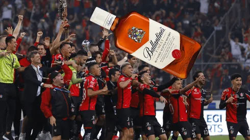 Atlas campeón abrió el famoso whisky.