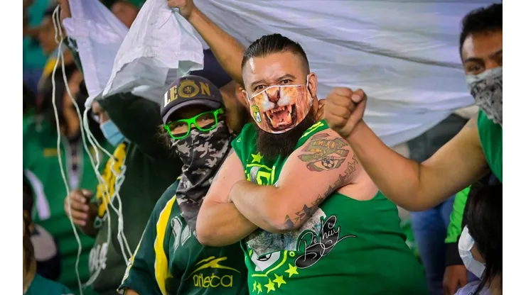 Los fans esmeraldas no tuvieron reparo en agredir a la directiva atlista