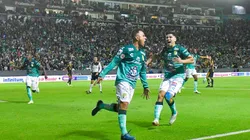 El festejo del 2-1 que el León buscó con vehemencia.