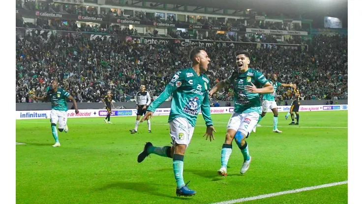 El festejo del 2-1 que el León buscó con vehemencia.