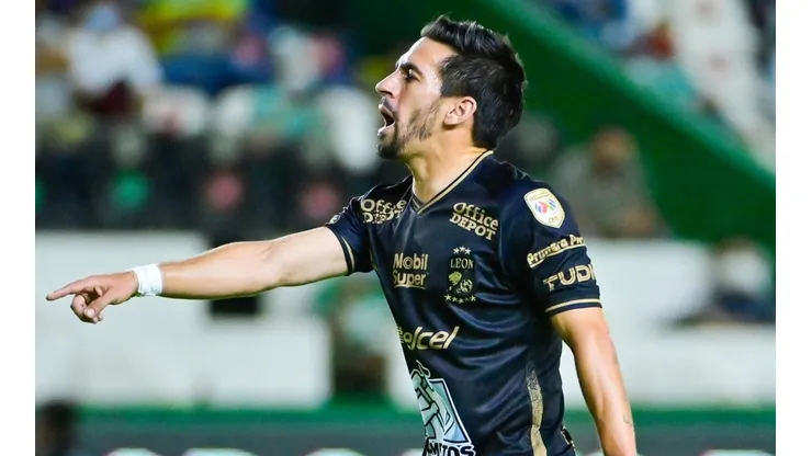 El jugador de los Esmeraldas estuvo en desacuerdo con el VAR por polémico gol