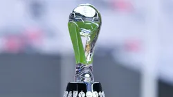 El trofeo de campeón de la Liga MX espera por su dueño.