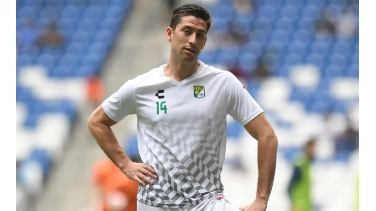 El jugador de León envió un dardo a los felinos, que Herrera uso a favor