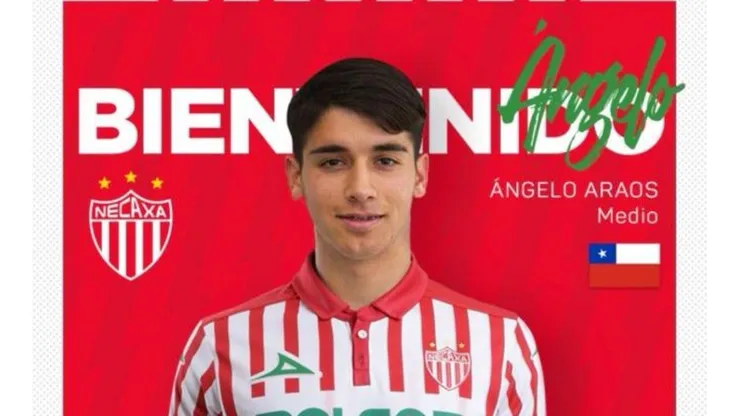 Angelo Araos juega como mediocampista, tiene 24 años.
