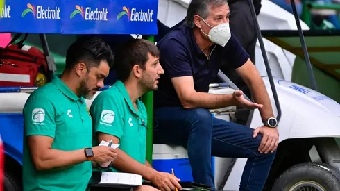 Holan revela las similitudes del futbol con el hockey