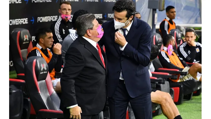 Miguel Herrera en el enfrentamiento con Santiago Solari en la fase regular.