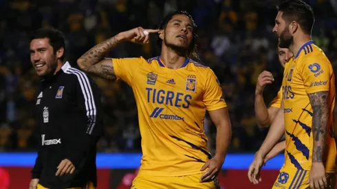 Salcedo le da la victoria a Tigres UANL ante Santos.