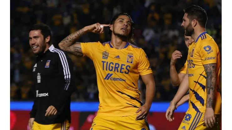 Salcedo le da la victoria a Tigres UANL ante Santos.