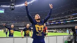 Higor Meritao dio el tiro de gracia, atrás Alan Mozo, figura del partido.