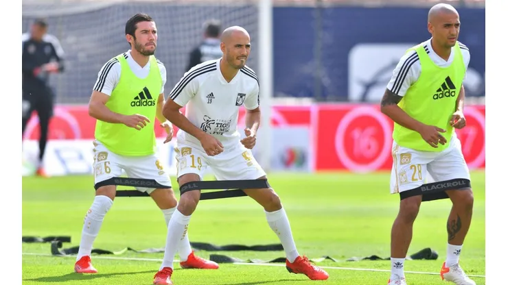 Juan Pablo Vigón, Guido Pizarro y Luis el Chaka Rodríguez en un entrenamiento.