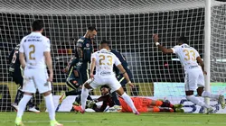 Guillermo Ochoa supo aguantar el cero en su arco.