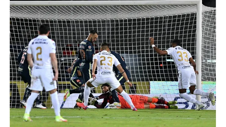 Guillermo Ochoa supo aguantar el cero en su arco.
