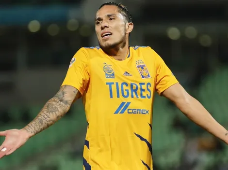 Carlos Salcedo mostró una herida que sufrió contra Santos Laguna