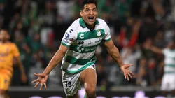 Eduardo Aguirre puso el 2-0 superando con facilidad a Carlos Salcedo.