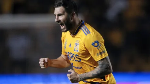 El jugador francés volvió a sacar sus dotes para el canto