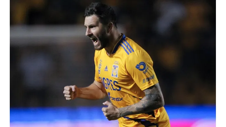 El jugador francés volvió a sacar sus dotes para el canto
