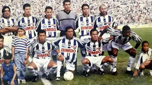 El plantel de Rayados en la derrota de 0-4 en el Tec. (Foto: Twitter @jeryfletcher)