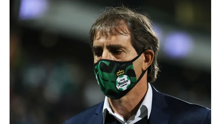 Almada, enfadado con uno de sus jugadores