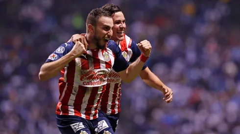 Alejandro Mayorga en el remate de cabeza para el 2-1.