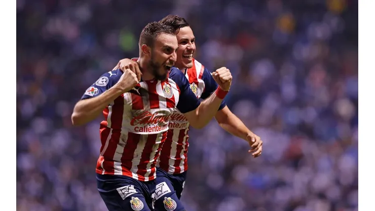 Alejandro Mayorga en el remate de cabeza para el 2-1.