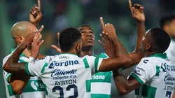 Santos en el festejo del primer gol contra Atlético de San Luis.