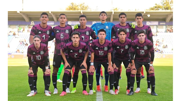 La selección mexicana sub del DT Luis Pérez, campeona de la Revelations Cup.