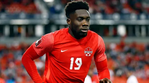 Alphonso Davies calienta la previa ante México.