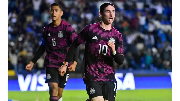 Marcelo Flores le devolvió la ventaja a México con el 2-1.