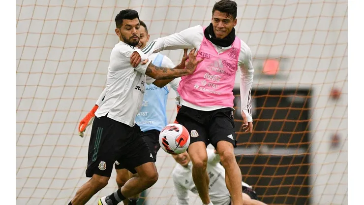 Héctor Moreno causó baja de la selección mexicana por lesión.