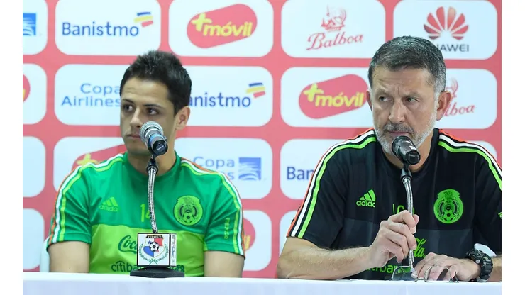 Auxiliar de Osorio reveló cómo se portó Chicharito en el Tri