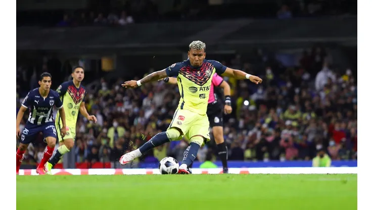 ¿Arturo Brizio cambió el discurso en resbalones de Roger y Cabecita?