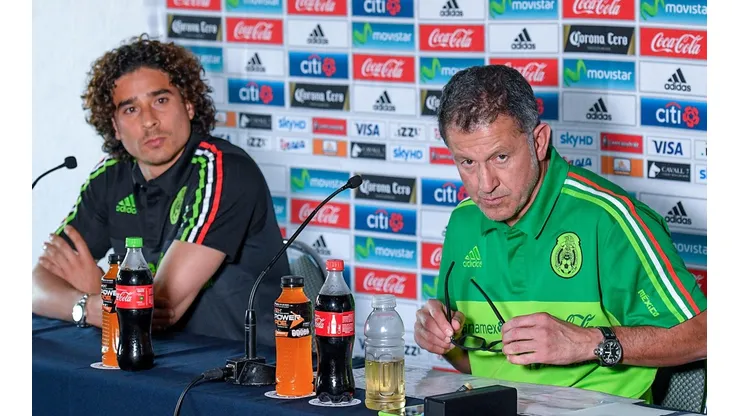 Guillermo Ochoa y Juan Carlos Osorio en la eliminatoria para el Mundial Rusia 2018.