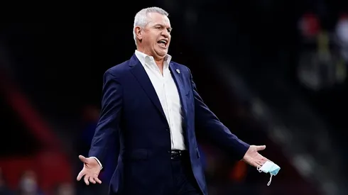 Javier Aguirre, preocupado por el armado del equipo.