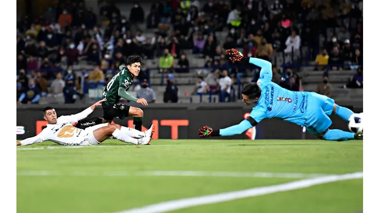 Omar Campos sentenció el 3-0 del Santos sobre los Pumas.