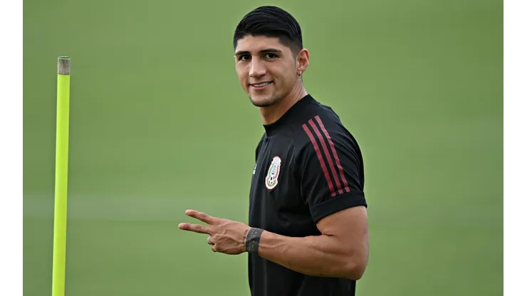 El atacante mexicano sigue lidiando con las lesiones