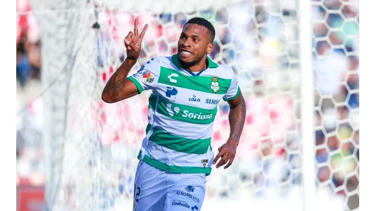 Ayrton Preciado fue un artífice del triunfo santista con dos goles.