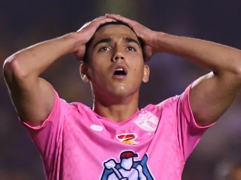 Álvarez y Angulo pierden el avión previo al duelo del Tri ante Ecuador