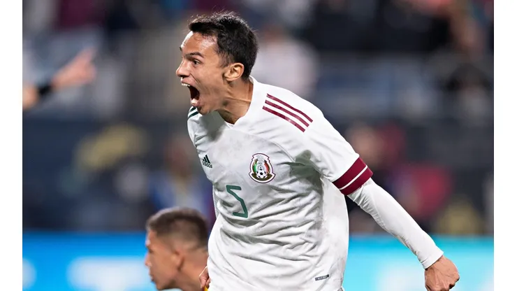 Golazo de Osvaldito Rodríguez para el Tri.
