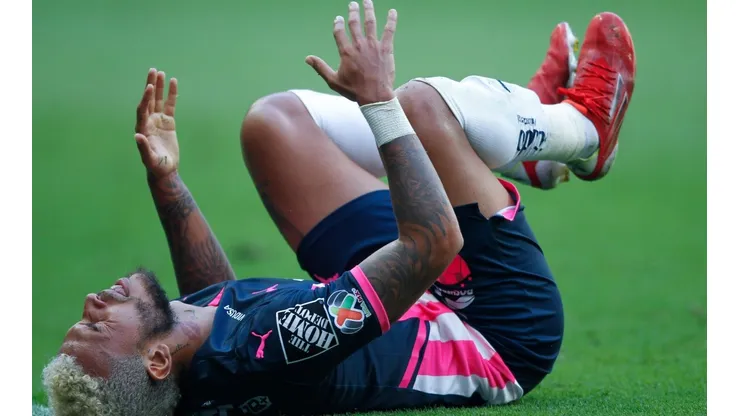 Así fue el rodillazo que recibió Duván Vergara.