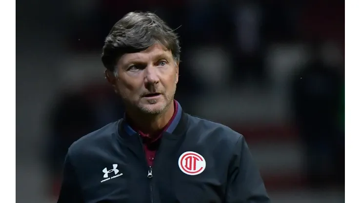 Hernán Cristante, expulsado ante el Necaxa por un hecho insólito.