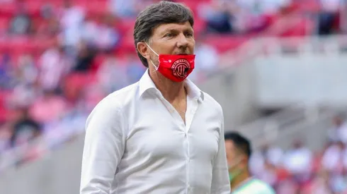 Carlos Salcedo sería tentado por Chivas.